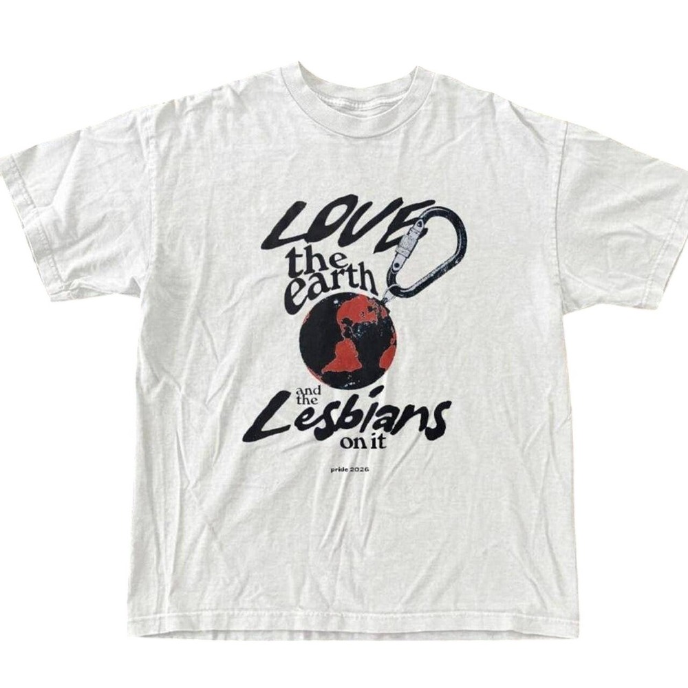 Gildan Graphic Tee Women Small White New Love The Earth Lesbians Pride Carabiner - Picture 1 of 1